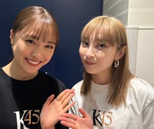 Karen Otomo Instagram - 研音創立45周年イベント✨
皆さんとのお写真、やっと載せられます✌️
久しぶりにお会いできた方。
ずっと会いたかった方。
大好きな皆さんと時間を共有できた、最高の日。
本当はもっともっと、お写真撮らせていただきたかった方もいたのですが、内弁慶なもので、、、😂

それでも、ほんとに、びっくりするくらい

カメラフォルダが幸せなことになってるのでおすそわけー！❤️‍🔥笑