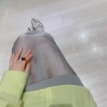 Karen Otomo Instagram - お仕事の合間たち。 先出しのオフすぎショット。 後半何枚かは、今週末の旅サラダのロケの合間。 ラスト6枚目、傘がひっくり返っていても気にしない精神力を身につけた模様。