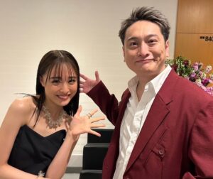 Karen Otomo Instagram - 研音創立45周年イベント✨
皆さんとのお写真、やっと載せられます✌️
久しぶりにお会いできた方。
ずっと会いたかった方。
大好きな皆さんと時間を共有できた、最高の日。
本当はもっともっと、お写真撮らせていただきたかった方もいたのですが、内弁慶なもので、、、😂

それでも、ほんとに、びっくりするくらい

カメラフォルダが幸せなことになってるのでおすそわけー！❤️‍🔥笑
