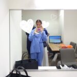 Karen Otomo Instagram - お仕事の合間たち。 先出しのオフすぎショット。 後半何枚かは、今週末の旅サラダのロケの合間。 ラスト6枚目、傘がひっくり返っていても気にしない精神力を身につけた模様。