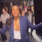 Karen Pittman Instagram - So much love to @iamjhud for a fun interview! ❤️❤️Tune into @jenniferhudsonshow tomorrow 🖤🖤 for the 🫖 @themorningshow @appletv @justlikethatmax