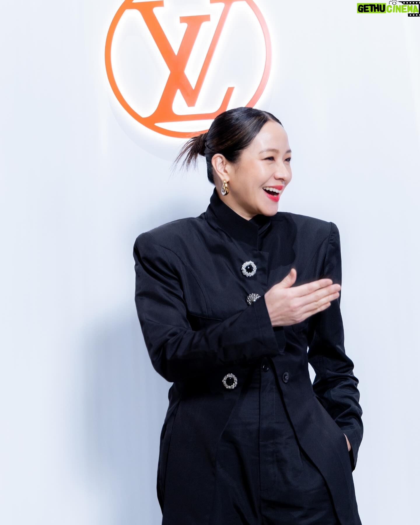 Karena Lam Kar-Yan Instagram - When feeling low, it’s time to dress up. Make it worth while for you. #selflove @louisvuitton @ellehongkong #makeup @wi11wongofficial #hair @kristywailing #TeamKarena @coeicoeicoei @emememolly @mcyyoman