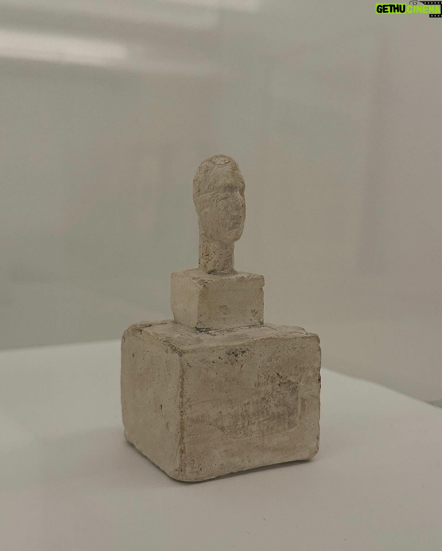 Karena Lam Kar-Yan Instagram - “Envisagement” the act of looking at a face. Giacometti’s sculptures and paintings was always about the gaze, to understand better what he saw, the complexity of the human face seemed to elude him. 46 rue Hippolyte-Maindron, in the Montparnasse neighbourhood, this small 230 square feet was used by Giacometti as a place to live and work from 1926 to his death 1966. #giacometti @fondation_giacometti
