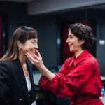 Karena Lam Kar-Yan Instagram - 昨天在講座後台遇見Zar Amir時，我們倆嚫嚫臉頰，Zar看到她的口紅沾到臉就幫我擦一下。她就是這樣親切真誠對待自己和身邊的人。謝謝 @hkiffs 的安排，講座圓滿完成。