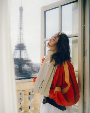 Karena Lam Kar-Yan Instagram - Louis Vuitton SS24 
📍Hotel Shangri-La Paris 

#photo @harrisontsui 
#makeup @wi11wongofficial 
#hair @kristywailing 
#wardrobe @louisvuitton