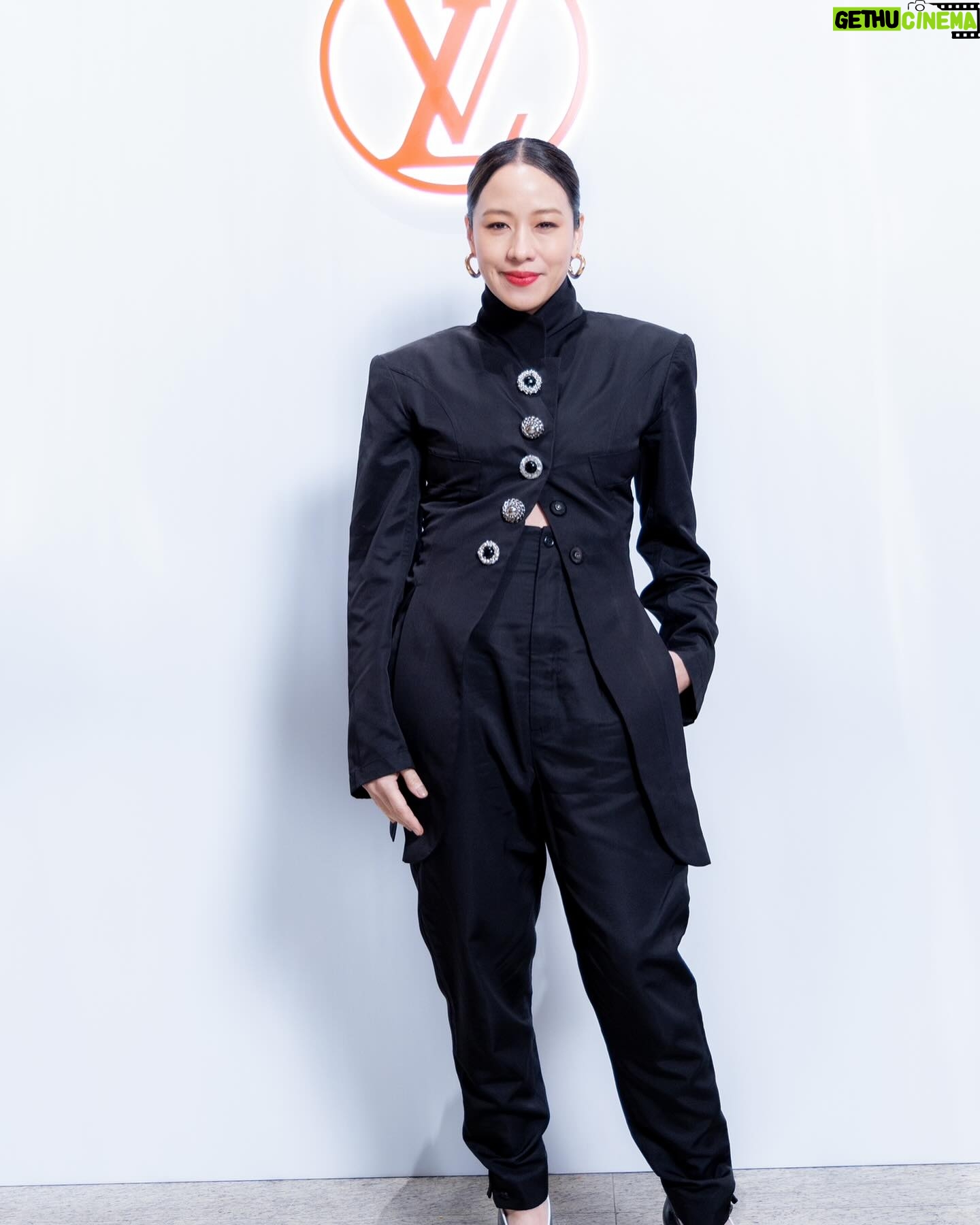 Karena Lam Kar-Yan Instagram - When feeling low, it’s time to dress up. Make it worth while for you. #selflove @louisvuitton @ellehongkong #makeup @wi11wongofficial #hair @kristywailing #TeamKarena @coeicoeicoei @emememolly @mcyyoman