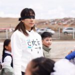 Karena Lam Kar-Yan Instagram - 【「視」關重大】還孩子一片看得見的未來✨ 「如果我人生大多數嘅時間都睇唔到時，我會被冷落，會無法參與，會無法擁有一個正常小朋友應有嘅童年😢……」奧比斯光明大使 @karenalamkayan 戴上眼罩，感受失明兒童嘅黑色世界。 嘉欣早前親身踏足蒙古🇲🇳，考察奧比斯喺蒙古嘅救盲工作👀。大自然為蒙古帶來令人響往嘅美景🌳，但原來因為大自然，蒙古人嘅雙眼需承受更多陽光同大雪帶來嘅紫外線風險🌞；亦因為遊牧民族🐑，佢哋根本無法獲得任何護眼資訊。 每一分鐘都「視」關重大，你同我都可以令世界睇到呢班小朋友🧒🏻👦🏻，令佢地可以睇到呢個世界🌈。 請支持「奧比斯童望之友」每月捐款，還孩子未來一片光明。 https://donationhk.orbis.org/zh-hant/ks-amb-social #奧比斯 #童望之友 #蒙古 #視關重大 Photo Credit: @pwhs