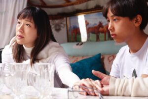 Karena Lam Kar-Yan Instagram - 【「視」關重大】還孩子一片看得見的未來✨ 

「如果我人生大多數嘅時間都睇唔到時，我會被冷落，會無法參與，會無法擁有一個正常小朋友應有嘅童年😢……」奧比斯光明大使 @karenalamkayan  戴上眼罩，感受失明兒童嘅黑色世界。 

嘉欣早前親身踏足蒙古🇲🇳，考察奧比斯喺蒙古嘅救盲工作👀。大自然為蒙古帶來令人響往嘅美景🌳，但原來因為大自然，蒙古人嘅雙眼需承受更多陽光同大雪帶來嘅紫外線風險🌞；亦因為遊牧民族🐑，佢哋根本無法獲得任何護眼資訊。 

每一分鐘都「視」關重大，你同我都可以令世界睇到呢班小朋友🧒🏻👦🏻，令佢地可以睇到呢個世界🌈。 

請支持「奧比斯童望之友」每月捐款，還孩子未來一片光明。 
https://donationhk.orbis.org/zh-hant/ks-amb-social

#奧比斯 #童望之友 #蒙古 #視關重大 

Photo Credit: @pwhs