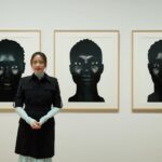 Karena Lam Kar-Yan Instagram - 透過黑白相片的方式來觀看世界，會讓你更專注地欣賞事物的本質和純粹。 M 和法國五月藝術節合辦的「黑白──攝影敘事」展出由BnF珍藏的250幅珍貴照片和M 館藏的30多幅作品，當中亦包括攝影原作照片及世界著名的攝影作品，十分難得的機會，大家一定要去欣賞。 「香港賽馬會呈獻系列：黑白──攝影敘事」 地點：M 地下大堂展廳 展期：2024年3月16日至7月1日 @mplusmuseum @FrenchMayArtsFest #MPlus黑白 #MPlusNoiretBlanc #黑白攝影敘事 #NoiretBlancAStoryofPhotography