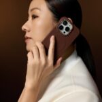Karena Lam Kar-Yan Instagram – my essentials:
Ceramics, movie & @casetify_hk Ripple Case🤎 

The extension of my True Self.

#EssentialsbyCASETiFY
#CASETiFYHK