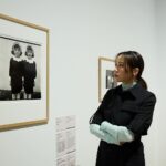 Karena Lam Kar-Yan Instagram - 透過黑白相片的方式來觀看世界，會讓你更專注地欣賞事物的本質和純粹。 M 和法國五月藝術節合辦的「黑白──攝影敘事」展出由BnF珍藏的250幅珍貴照片和M 館藏的30多幅作品，當中亦包括攝影原作照片及世界著名的攝影作品，十分難得的機會，大家一定要去欣賞。 「香港賽馬會呈獻系列：黑白──攝影敘事」 地點：M 地下大堂展廳 展期：2024年3月16日至7月1日 @mplusmuseum @FrenchMayArtsFest #MPlus黑白 #MPlusNoiretBlanc #黑白攝影敘事 #NoiretBlancAStoryofPhotography