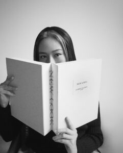 Karena Lam Kar-Yan Instagram - 喜歡她的神秘，身上的乳香味和溫暖的琥珀香調，嗯…令人久久無法忘懷的La Collection Privée Christian Dior New Look @DiorBeauty #DiorLaCollectionPrivee #NewLook
