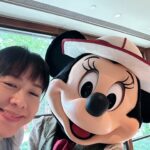 Karena Lam Kar-Yan Instagram - 蘇菲小學畢業了！大人小孩幸苦了！好好過一個暑假，放空放鬆賴床，再接再厲新的一年！ #LetsCelebrate #HappierHere #HKDisneyland #香港迪士尼樂園