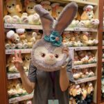 Karena Lam Kar-Yan Instagram - 蘇菲小學畢業了！大人小孩幸苦了！好好過一個暑假，放空放鬆賴床，再接再厲新的一年！ #LetsCelebrate #HappierHere #HKDisneyland #香港迪士尼樂園