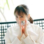 Karena Lam Kar-Yan Instagram - 最近回歸陶室，靜養心靈，專心陶土，為6月台北首個個展作最後衝刺。 除了心靈，我的肌膚也需要溫柔的呵護，分享我愛用的combo - Dior玫瑰花蜜活養再生精華油和玫瑰花蜜活顏再生乳霜 ，喜歡它們採用天然成分配方，內含完全不使用化學肥料或農藥所培植的格蘭玫瑰萃取，塗抹時會有淡淡的天然玫瑰花香，放鬆身心同時讓我的肌膚瞬間更緊緻和飽滿。 不論在家或是出國工作我都會帶著它們，這種內外都煥然一新的感覺，就像今天的陽光一樣﹐剛剛好 :) @DiorBeauty #DiorPrestige #DiorSkincare #RoseDeGranville #DiorBeautyLovers