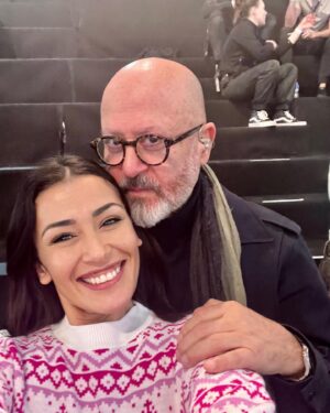 Karima Charni Instagram - ✨ The category is nostalgia ✨

1: @nikosaliagas et ses petits 💕
2: Répétition avec la promo 2023 ⭐️
3: Il est notre producteur depuis un moment…la #StarAc il la connaît bien et nous aussi! Merci pour tout @mathieuvergne 🙏🏽😘✨
4: Noël ensemble (ma @aljofficiel ❤️)
5: Maestro @oscar.sisto_officiel 🥰
6: Ma douce @emmadaumasofficiel 💐
7: Au prompteur mais surtout à nos côtés depuis le début @valerie_knokke À nos 20 ans ma Knokke ❤️
8: « Parce que nous on sait »💕 @luciebernardoni 
9: Quand tu as fait l’école @kameloualioff et que tu répètes devant Kamel Ouali 🤩
10: New day ⭐️💙

#NosRetrouvailles #StarAcademy #Family #TF1 

@staracademytf1
