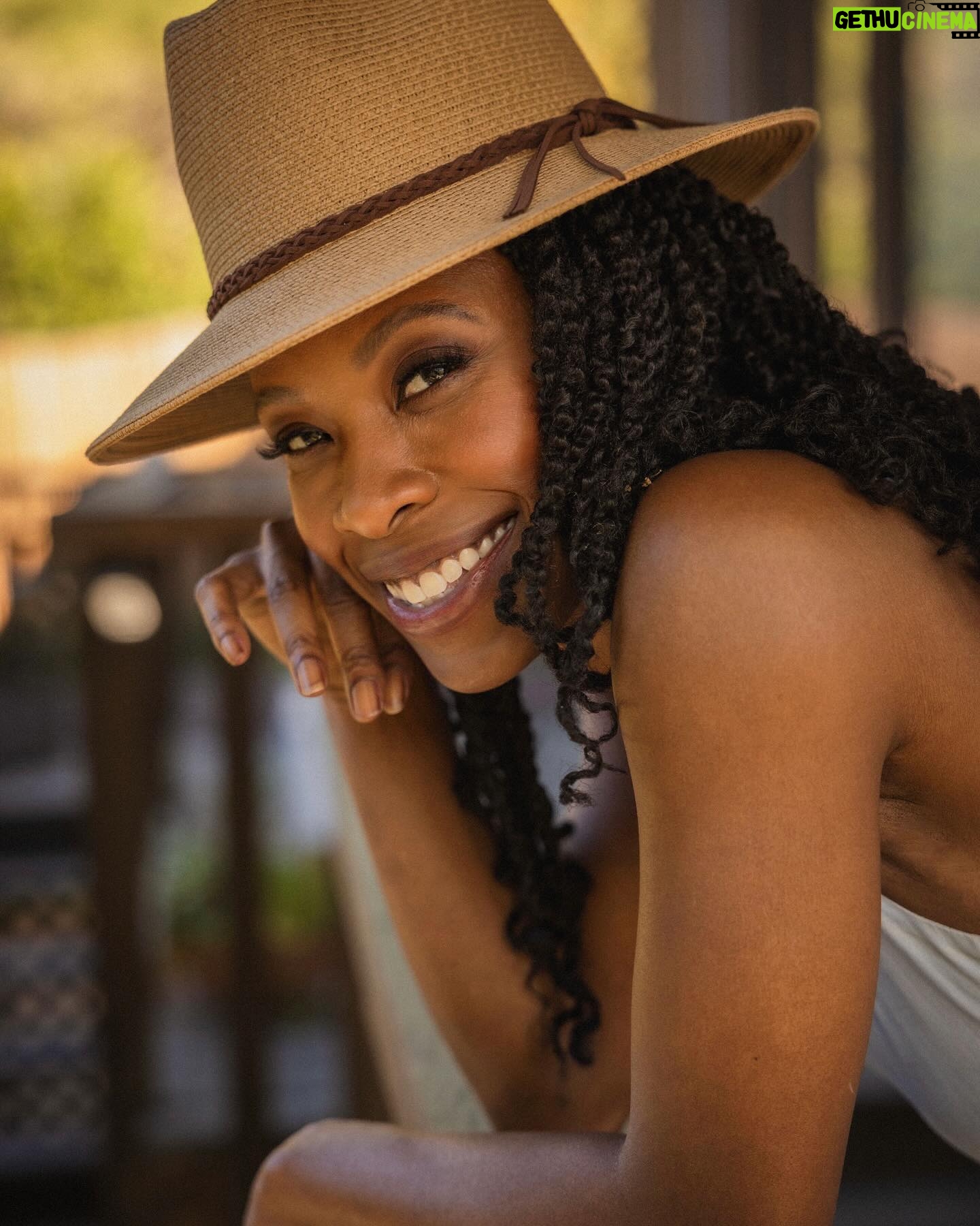Karimah Westbrook Instagram - “When you’ve lost your sense of humor, you’ve lost everything. You have to maintain a great sense of humor to endure some of that nonsense that will come your way.” #MarieAndersonBoyd Happy Friday y’all. Still be great!