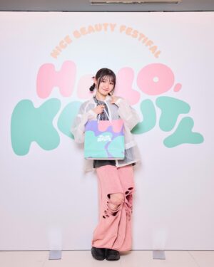 Karin Miyamoto Instagram - K-BEAUTY FES「HELLO,KEAUTY」 に
森戸知沙希ちゃんと行ってきました🥰

気になるアイテムいっぱいで
楽しすぎました🥹

そんでとにかく
森戸知沙希ちゃんが可愛すぎ🥰

また色々写真載せていきます🥰

#韓国コスメ
#楽しかった
#森戸知沙希 ちゃん