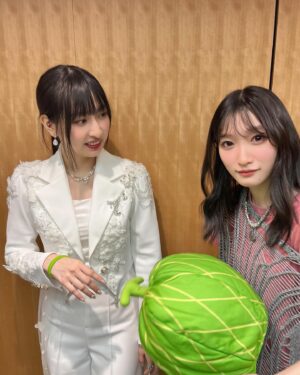 Karin Miyamoto Instagram - ♡

メロン戴冠式🍈👑

ショーの真っ只中でなかなか
載せられてなかった写真📸

改めて、
うえむー卒業おめでとう💚

#メロン
#植村あかり ちゃん
#戴冠式