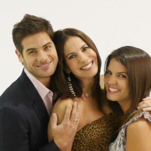 Karina Calmet Instagram - Falta poco para el día de la madre… hoy recuerdo a mis hijos de ficción, Nicolas y Fernanda! Oh my! 💖✨ #AFHS #throwbackthursday