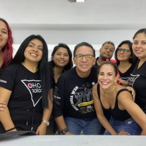 Karina Calmet Instagram - Feliz primer aniversario y larga vida al Gran Chef famosos! Que lindo viaje ✨🩵 gracias por tanto amigos 🙏 y que sigan los éxitos!!!