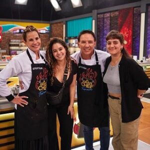 Karina Calmet Instagram - Feliz primer aniversario y larga vida al Gran Chef famosos! Que lindo viaje ✨🩵 gracias por tanto amigos 🙏 y que sigan los éxitos!!!