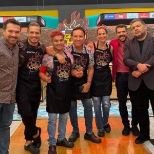Karina Calmet Instagram - Feliz primer aniversario y larga vida al Gran Chef famosos! Que lindo viaje ✨🩵 gracias por tanto amigos 🙏 y que sigan los éxitos!!!
