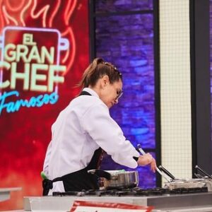 Karina Calmet Instagram - Feliz primer aniversario y larga vida al Gran Chef famosos! Que lindo viaje ✨🩵 gracias por tanto amigos 🙏 y que sigan los éxitos!!!