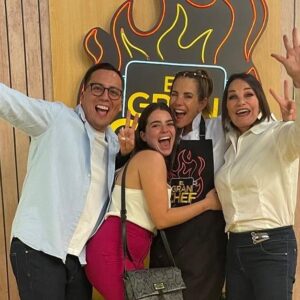 Karina Calmet Instagram - Feliz primer aniversario y larga vida al Gran Chef famosos! Que lindo viaje ✨🩵 gracias por tanto amigos 🙏 y que sigan los éxitos!!!