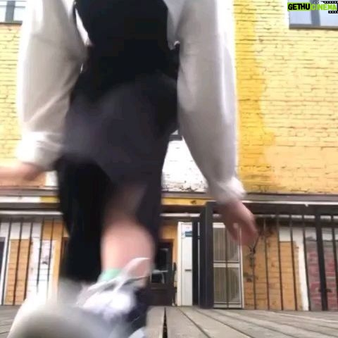 Karina Mishulina Instagram - ✔ Обожаю быть с детьми на одной волне!💃 ⠀ Какой ролик вам больше понравился? ⠀ 1? 2? ⠀ Всем хорошего настроения! ❤