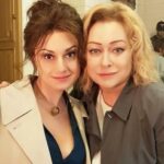 Karina Mishulina Instagram - ✔#параизбудущего! ⠀ Сегодня в прокат выходит кинокартина «Пара из будущего», в которой я имела честь принять небольшое участие! ⠀ Скажу честно, давно я не получала такого удовольствия от просмотра! Фильм получился очень хороший! Добрый, трогательный, смешной и с очень глубокой мыслью! ⠀ В главных ролях блистательные Мария Аронова и Сергей Бурунов, от которых просто невозможно оторваться! Молодые ребята, тоже не уступают в профессионализме, очень хорошие актерские работы! И самое главное, в этом фильме, просто великолепная режисерская работа: стиль, вкус, очень интересные решения! ⠀ Спасибо всей команде за такой чудесный фильм! Спасибо всем цехам за великолепную работу! ⠀ От всей души советую сходить в кинотеатр и посмотреть, уверена вы получите огромное удовольствие! И посмеетесь и поплачете, и может быть каждый, вынесет для себя что-то свое! ⠀ А я благодарю Вселенную, что сыграла там маленький эпизод, но это счастье для актера, быть в кадре с Марией Ароновой и поработать с таким режисером, как Алексей Нужный! @nuzhny ⠀ О чем фильм? О том, что когда мы влюбляемся и решаем пожениться, мы надышаться друг на друга не можем, видим только достоинства, а на недостатки внимания не обращаем! И нам кажется так будет всегда! ⠀ Но потом, зачастую, «любовная лодка разбивается о быт»! Но проходит ли любовь? Или она просто меркнет под натиском житейских проблем? ⠀ Конечно, все индивидуально, но мне кажется, отношения, это работа и если любовь не умерла, то нельзя разбегаться, ведь это проще всего! Нужно остановиться, вспомнить как все начиналось, снова посмотреть друг на друга, как на первом свидании и взявшись за руки, работать над собой и над отношениями, чтобы снова зажечь огонь любви! ⠀ Получится ли это у героев фильма и какие испытания им придется пройти, чтобы посмотреть на себя со стороны? Сходите в кино и узнаете! ⠀ А каждому из вас, я желаю крепкой и огромной любви! ⠀ Как вы считаете над отношениями надо работать или если что-то не клеится, лучше отпустить друг друга и искать новое счастье?⬇️⬇️⬇️ ⠀ #кино #премьера #любовь #счастье #instagood #instalife #режисер #кастинг #роль #актриса #семья #звездытв #каринамишулина