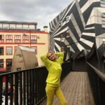 Karina Mishulina Instagram - ✔ «Жизнь слишком коротка, чтобы тратить ее на диеты, жадных мужчин и плохое настроение!» - говорила Ф. Раневская. И я с ней полностью согласна, особенно про настроение.😉 ⠀ В Москве стоит волшебная погода, настоящая золотая осень! ⠀ И хочется радоваться каждому мгновению, сохраняя тепло в душе! Чего и вам всем желаю!❤ ⠀ А как проходят ваши выходные?