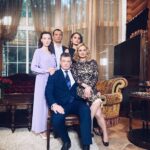 Karina Mishulina Instagram - ✔ Завтра, 22 сентября, на телеканале «Домашний», в 19:00, выходит премьера нашего сериала: «Моя сестра лучше»! ⠀ Хочу поздравить всю команду с этим долгожданным событием! ⠀ Рада быть частью этого фильма, сниматься в нем было огромным удовольствием для меня! ⠀ Какие же прекрасные и мега профессиональные люди там работали, во всех цехах! ⠀ @rudenko_mary и @s_beloglazova, ну а вы моя особая любовь! ❤ ⠀ Делаю запрос во Вселенную, чтобы еще не раз поработать с этой волшебной командой! ⠀ А зрителям, желаю хорошего просмотра!
