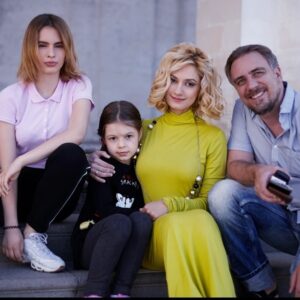 Karina Mishulina Instagram - ✔ Я в глаза твои, как в зеркало смотрю!
⠀
Но отражение, потерять свое, не боюсь! Потому что теперь точно и в горе и в радости, и всегда вместе, смотря в одну сторону и друг на друга!❤❤❤
⠀
С днем рождения, любимый муж!
Я благодарю Вселенную, что 7 лет назад, для нас всё сошлось до секунд и Садовое кольцо, стало для нас обручальным!
⠀
Ты самый лучший муж, друг и отец!
Я хочу, чтобы ты был здоров! Ну и конечно, пусть твое главное желание сбудется, как можно скорее!
Побед тебе и успеха, а мы всегда рядом и очень тебя любим!❤❤❤
⠀
С днем рождения!!!! @icoroboff