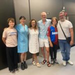 Karine Teles Instagram - Domingo delícia! “Intimidade Indecente” é teatro dos bons! Obrigada @marcos_caruso pelo convite! Que honra poder te ver se transformando em cena como só os grandes fazem! @elianegiardinioficial maravilhosa e plena no palco! Enorme! Os meninos adoraram e se encantaram com vocês! Depois comer bem, rir e celebrar a vida . Dia bom! #teatro #domingo #intimidadeindecente