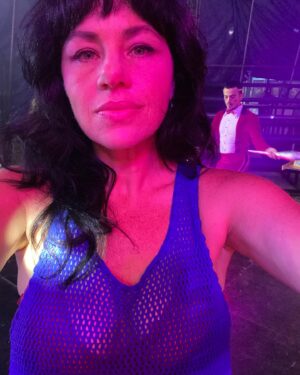 Karine Teles Instagram - Tô lenta aqui porque tô trabalhando muito! Vim do dar “oi” e postar esse registro do final de semana que foi delicioso e colorido. Cês tão assistindo a novela? Essa reta final tá cheia de acontecimentos!!!! #novela #blogueirafail #hojejaéquartaeeunemviotempopassar