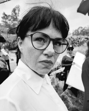 Karine Teles Instagram - Oi gente, @olazaroramos tirou essa foto minha. Só isso mesmo! Pela atenção, obrigada! #atorfodaefotografofoda  #lazaromeliorpessoa