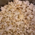 Karine Teles Instagram – Um conto em cada uma dessas imagens. Palavras que faltam às sensações. Eu sei o que cada uma me diz e compartilho aqui sem explicar. Um pouco como memória, um pouco como depoimento, um pouco como pergunta. Como investigação. Evidências da travessia. #dump #sabadocomgripe