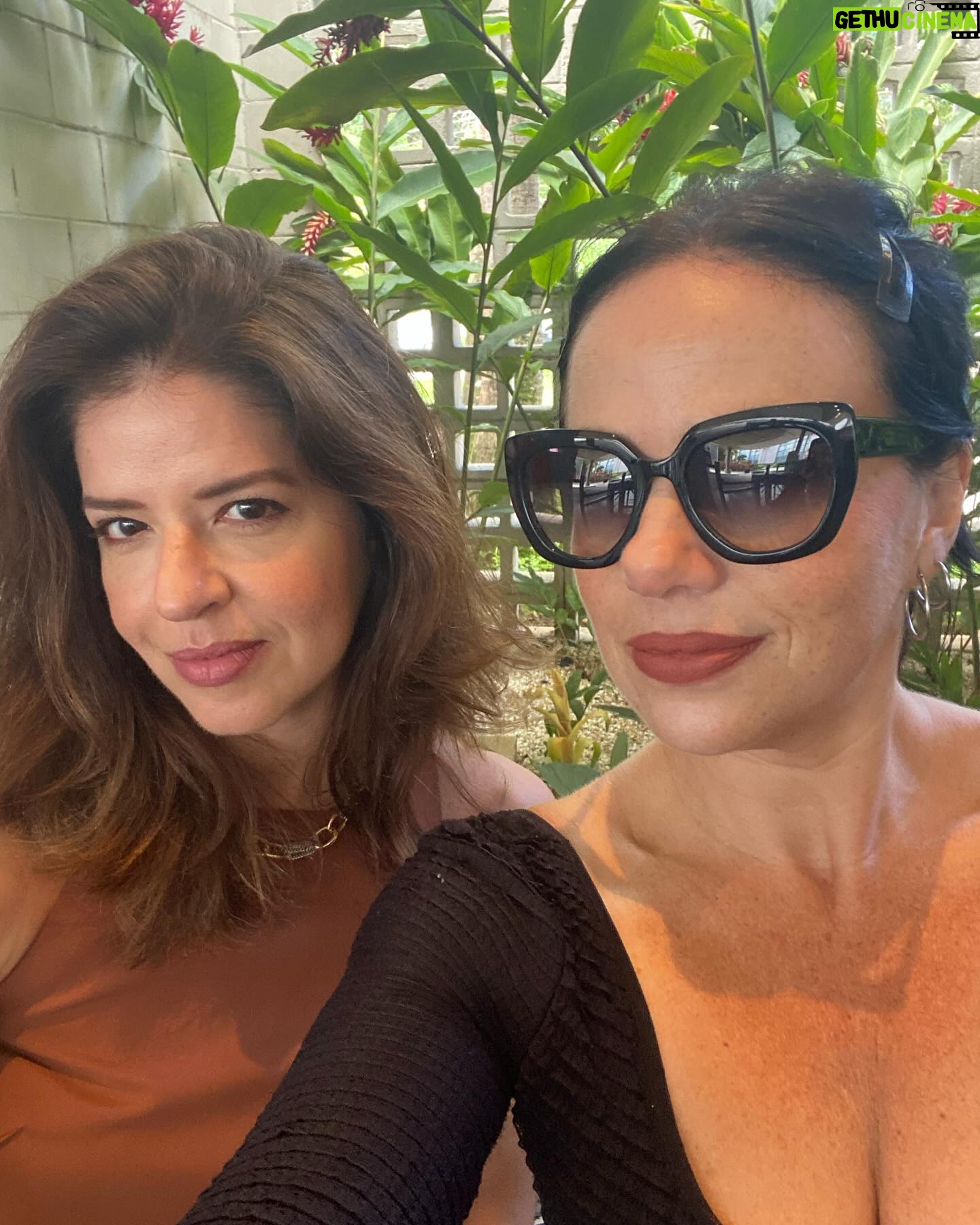 Karine Teles Instagram - Segunda. Quase outono. Batom e óculos escuros. #selfie