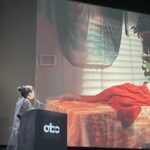 Karine Teles Instagram - Registros da noite de ontem quando apresentei os prêmios da ABC para profissionais de montagem, som, direção de arte e direção de de fotografia, em curtas, clipes, publicidade, séries, longas documentais e ficção! Tanta gente talentosa e querida indicada! Um orgulho enorme da nossa indústria! Gracias @abcine pela honra e por confiar em mim para apresentar a premiação. Gracias @annavansteen pela maquiagem perfeita! O vestido “aura” eu mesma fiz… Ando querendo voltar a costurar. Registros de @laisvduarte e @van.essa.marques. Vídeo divertido de @starloop360 #apresentadoraoumc #atrizoumc #premioabc #vivaoaudiovisualbrasileiro