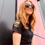 Karine Vanasse Instagram - Journée @nissansentracup … et quelques tours de piste scotchée sur mon siège dans la Nismo électrique 🌪️ h&mu et photos ✨ @leslie_ann_thomson