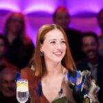 Karine Vanasse Instagram – Hier soir, avec mon energie à moi à @off_tlmep pour @lestraitres_noovo et @foireplural.
… et dès ce soir, en Hôtesse du Manoir, sur @noovo.ca.

Look @off_tlmep 
Maquillage @leslie_ann_thomson 
Stylisme @indiannna 
Robe @julia__heuer at @100percentsilkshop 
Bijoux @lly_atelier @oracjewelry 

🔥 Looks des @lestraitres_noovo de ce soir
Stylisme @olivia_leblanc & @indiannna 
Maquillage et direction beauté @leslie_ann_thomson 
Cheveux @valeriaamirova 

Photos @leslie_ann_thomson & @david.trg