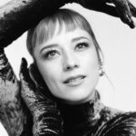 Karine Vanasse Instagram - Bts du shoot avec @gaelleleroyerphotography pour l’annonce de @lestraitres_noovo #lestraitresqc, ce printemps, sur @noovo.ca et @cravecanadafr 🔪 L’équipe derrière les looks de « l’Hôtesse du Manoir » : Stylistes @olivia_leblanc & @indiannna Direction beauté / maquillage @leslie_ann_thomson Cheveux @valeriaamirova _______ After @thetraitorscanada on @ctv, it’s now time for the Quebecois version : @lestraitres_noovo on @noovo.ca/ @cravecanadafr. Same manor, same production team and same glam team for the Lady of The Manor. 📷 @gaelleleroyerphotography Digital @laurence.chagnon Beauty direction and makeup @leslie_ann_thomson Hair @valeriaamirova Styled by @olivia_leblanc & @indiannna