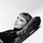 Karine Vanasse Instagram - Bts du shoot avec @gaelleleroyerphotography pour l’annonce de @lestraitres_noovo #lestraitresqc, ce printemps, sur @noovo.ca et @cravecanadafr 🔪 L’équipe derrière les looks de « l’Hôtesse du Manoir » : Stylistes @olivia_leblanc & @indiannna Direction beauté / maquillage @leslie_ann_thomson Cheveux @valeriaamirova _______ After @thetraitorscanada on @ctv, it’s now time for the Quebecois version : @lestraitres_noovo on @noovo.ca/ @cravecanadafr. Same manor, same production team and same glam team for the Lady of The Manor. 📷 @gaelleleroyerphotography Digital @laurence.chagnon Beauty direction and makeup @leslie_ann_thomson Hair @valeriaamirova Styled by @olivia_leblanc & @indiannna