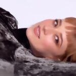 Karine Vanasse Instagram - Ça s’en vient… 🔪@noovo.ca ✨Makeup and bts video @leslie_ann_thomson Cheveux / magie @valeriaamirova Stylisme @olivia_leblanc Photographe @gaelleleroyerphotography Assistante digitale @laurence.chagnon