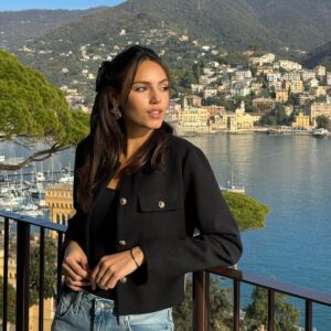 Karla Bchir Instagram - Un mois de décembre bien ensoleillé en Italie, un vrai bol d'air frais avant les fêtes de fin d'année !
🇮🇹🍋🍕