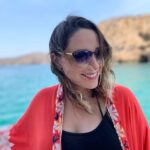 Karla Cossío Instagram - - El mar es tu espejo; contemplas tu alma en el desarrollo infinito de su oleaje... Baudelaire