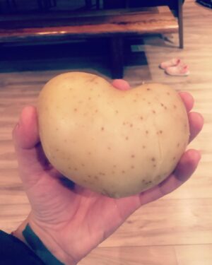 Karla Cossío Instagram - Corazón de papa🥔