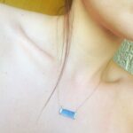 Karla Cossío Instagram – Las piedras son regalos que nos da la Tierra. Esta cianita me dijo “mi hogar está contigo”. Además, me recuerda al mar