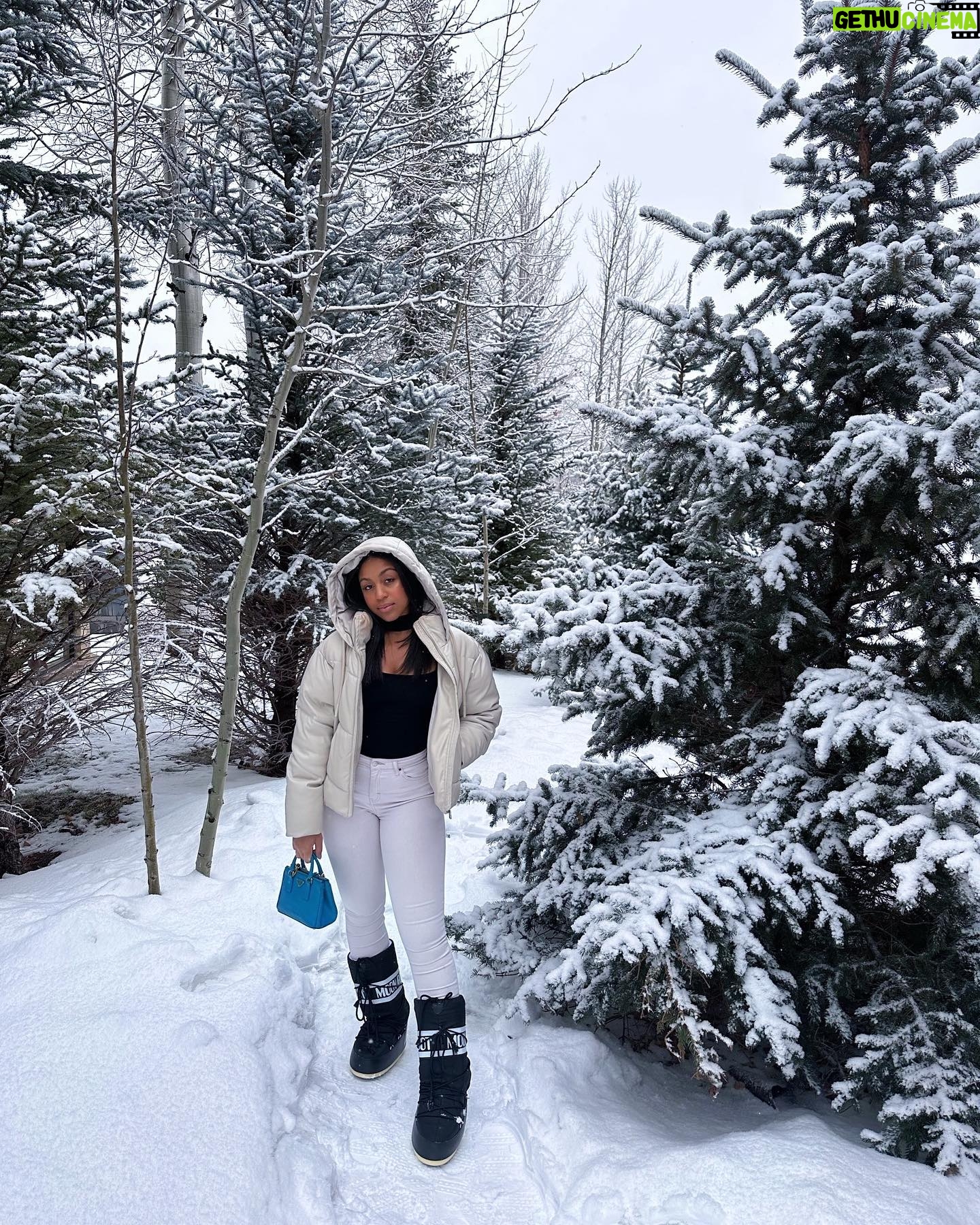 Karma Bridges - 3 Likes - Ended the year with a December to remember <3 wishing us peace, love, unforgettable memories, and so much joy this 2023. Happy New Year💙